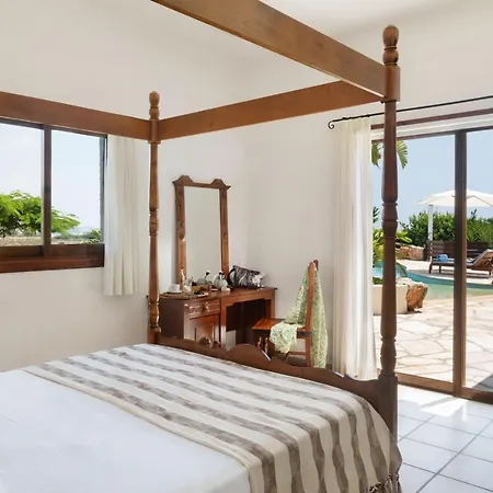 Amera Luxury Peyia