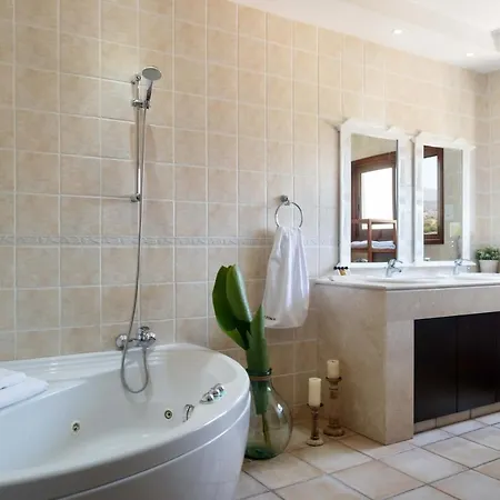 Amera Luxury Villa *
