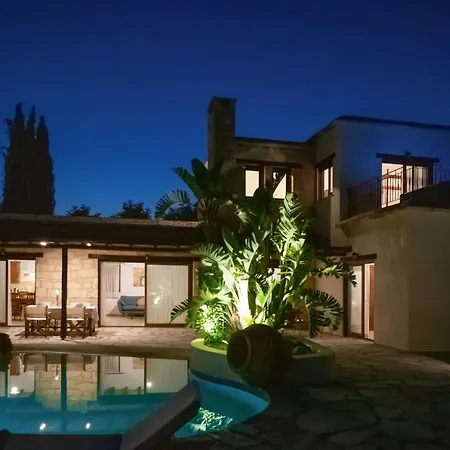 Amera Luxury Villa Peyia